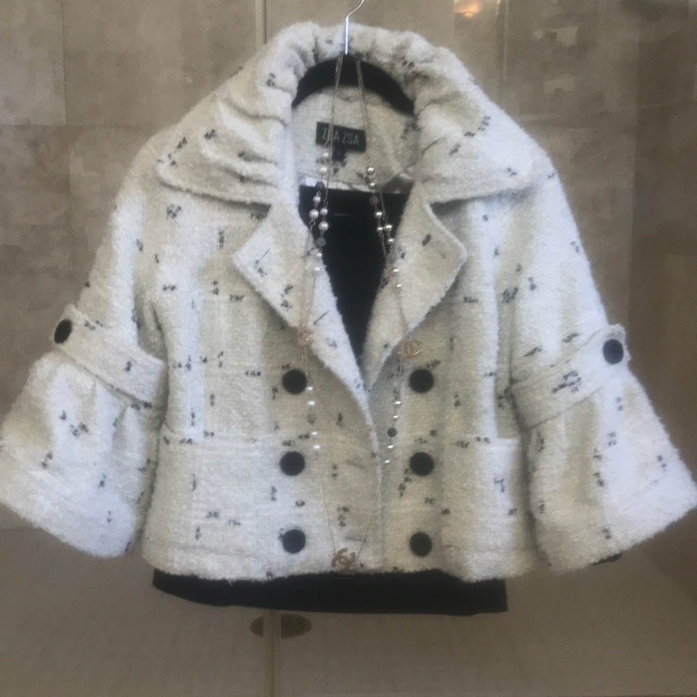 Beautiful off white and black 3/4 sleeves tweed double breasted blazer.